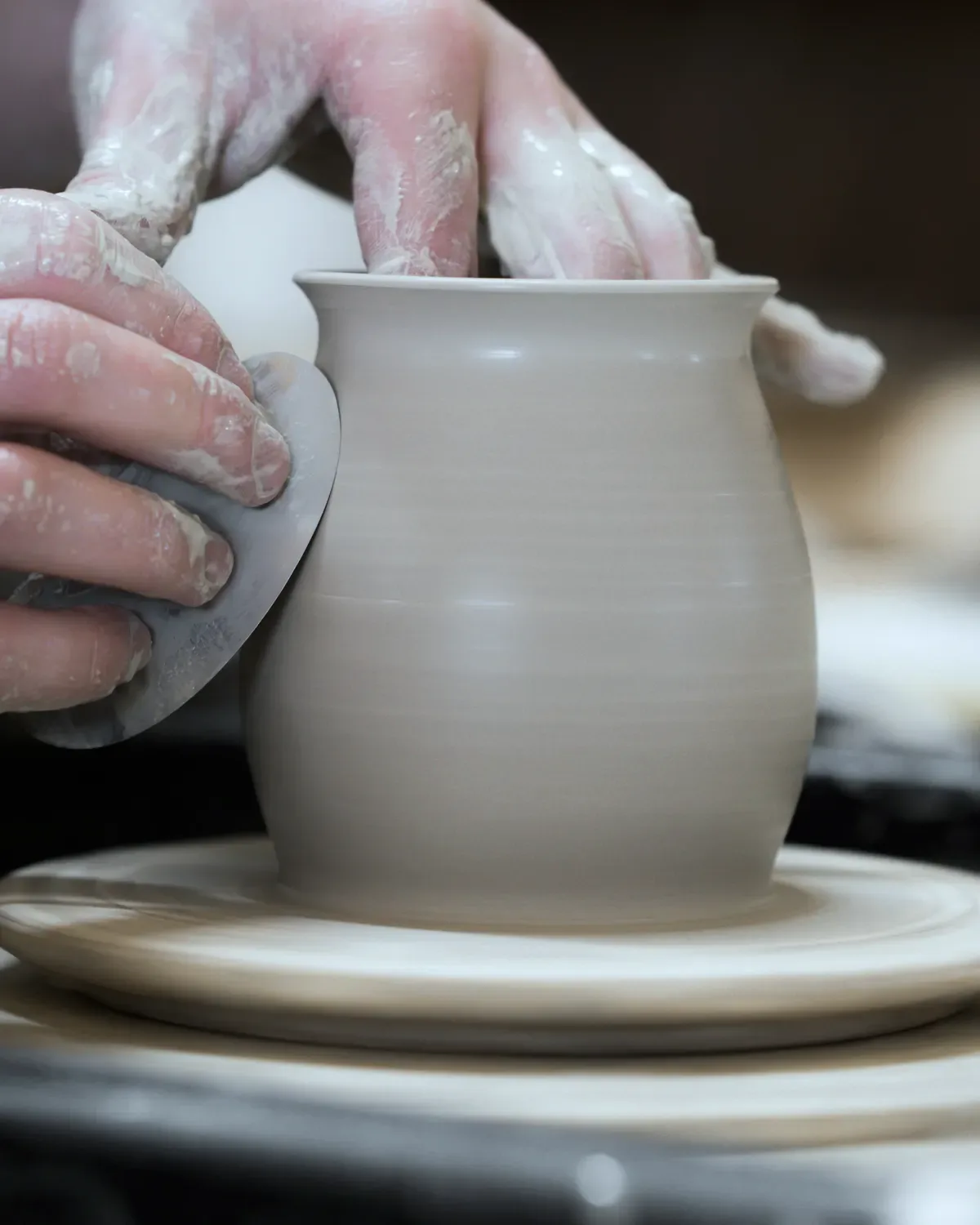 Une pièce en cours de tournage à l'atelier