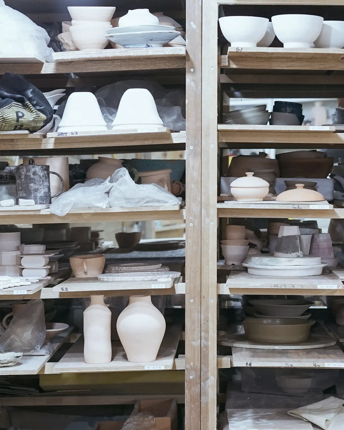 Les étagères de séchage de l'atelier